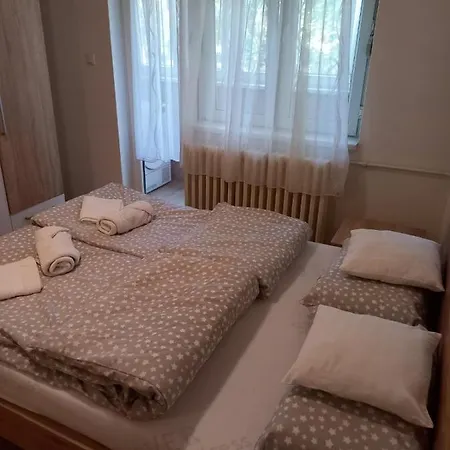 Lunula * Novi Sad